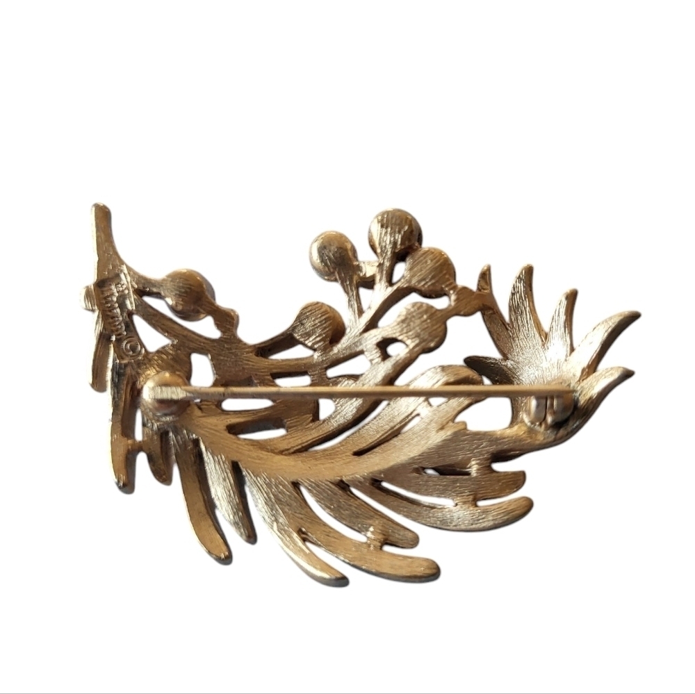 Vintage Crown Trifari Gold Tone Brooch Pin Leaf Flower Design - Picture 2 of 3